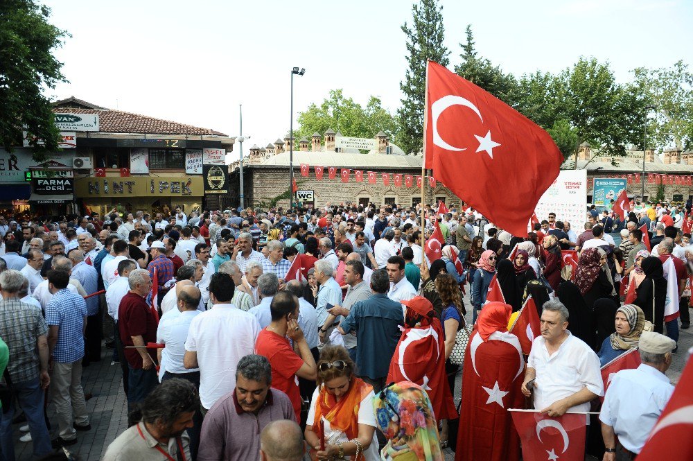 On Binler Bayrak Yürüyüşünde Buluştu