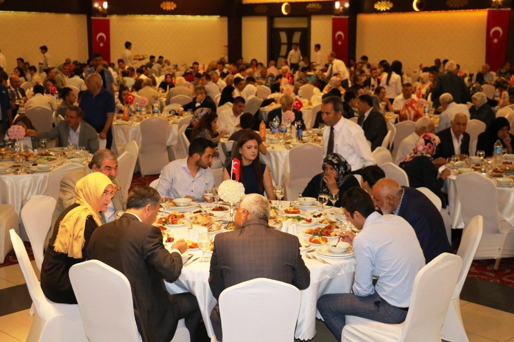 Gaziantep Protokolü Şehit Yakınlarıyla Bir Araya Geldi