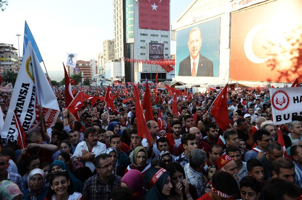 Bursa’da Demokrasi Meydanı Coşkulu Törenle Açıldı