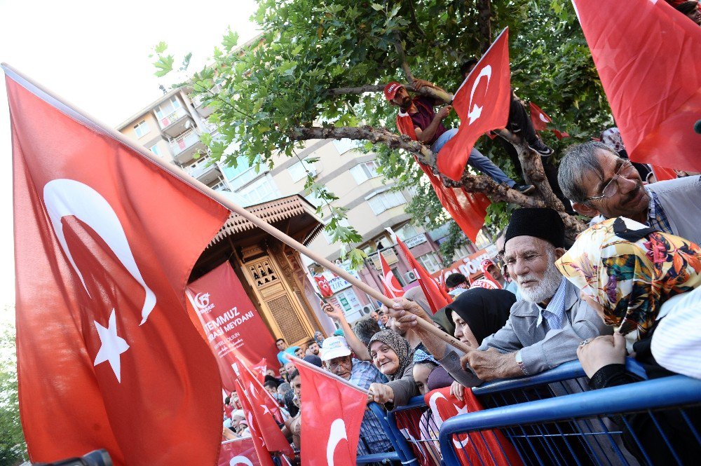 Bursa’da Demokrasi Meydanı Coşkulu Törenle Açıldı