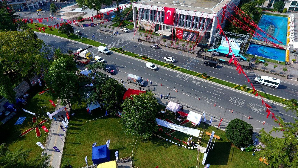 15 Temmuz’un Yıldönümünde Saraçhane’deki Hazırlıklar Havadan Görüntülendi