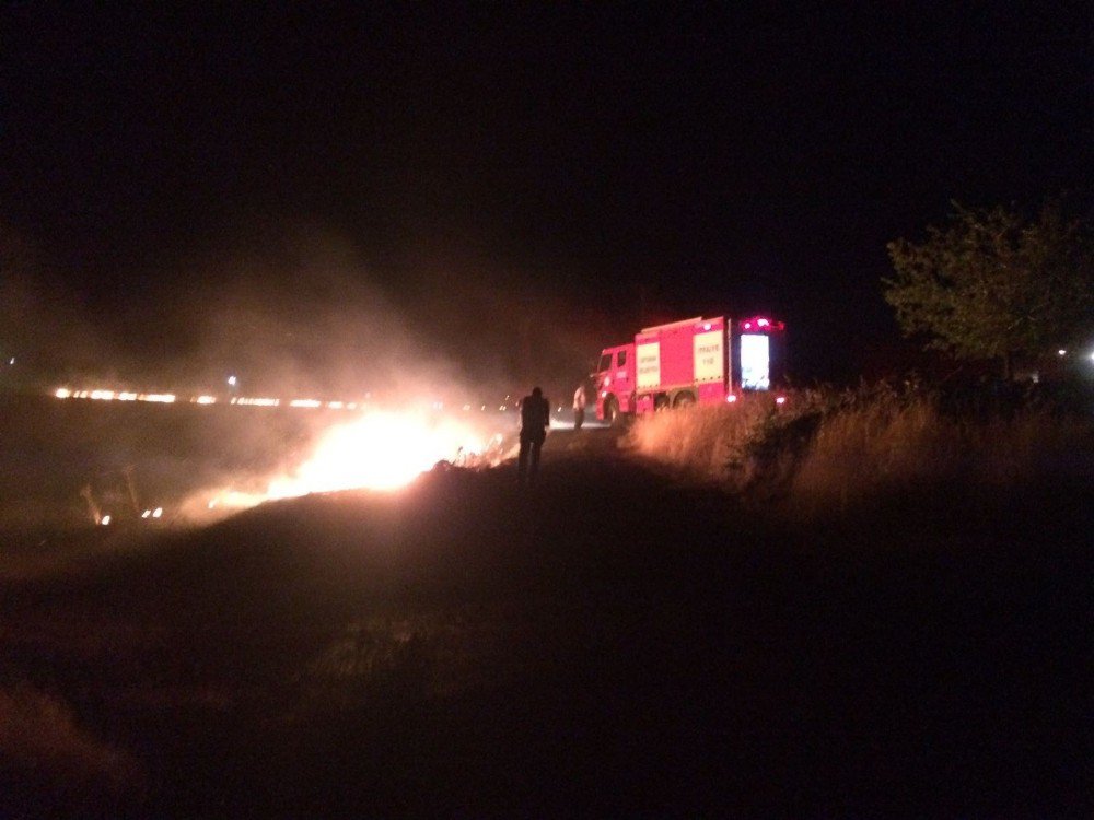 Gündüz Söndürülen Yangın Gece Yeniden Başladı