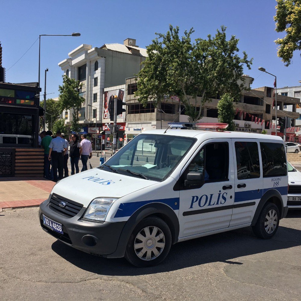 Polis Şüpheli Şahısları Yakaladı