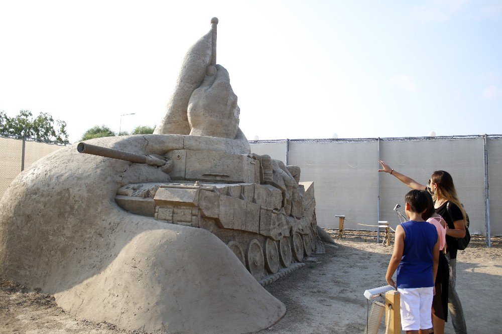 15 Temmuz "Kum Heykel" İle Anlatıldı