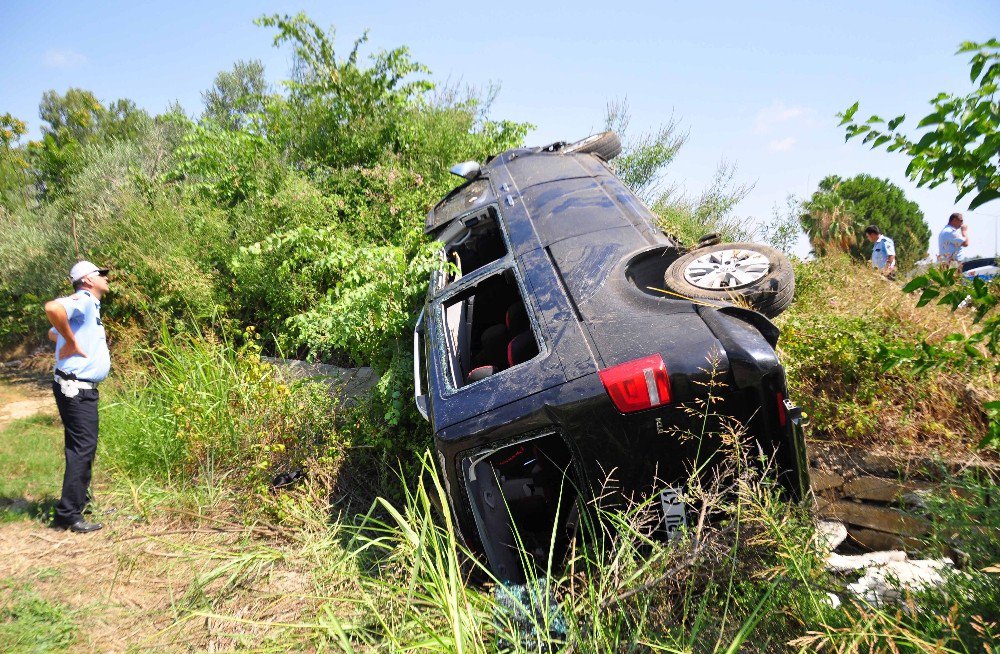 Manavgat’ta Tur Minibüsü Şarampole Uçtu: 9 Yaralı