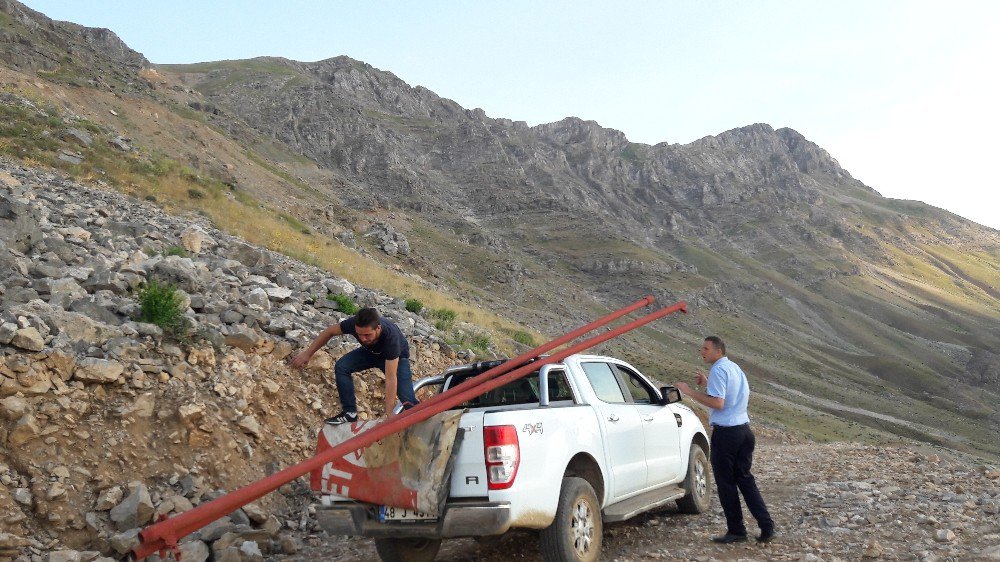 Sason’un En Yüksek Dağına Türk Bayrağı Dikildi