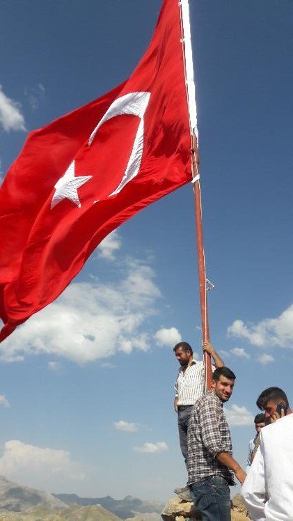 Sason’un En Yüksek Dağına Türk Bayrağı Dikildi