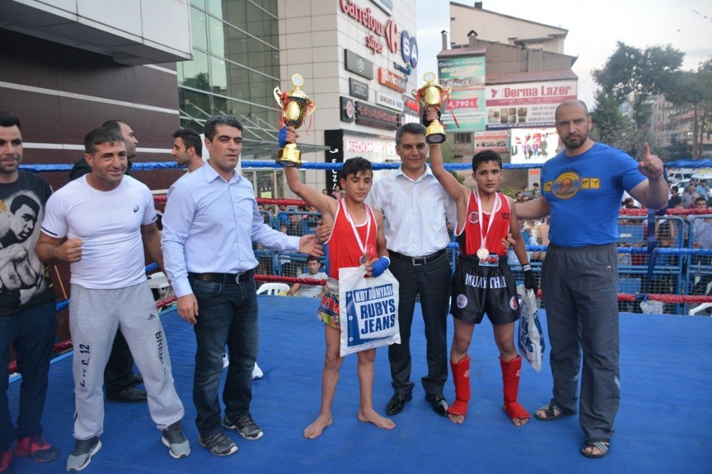 Tatvan’da Muaythai - Kickboks Şampiyonası Düzenlendi