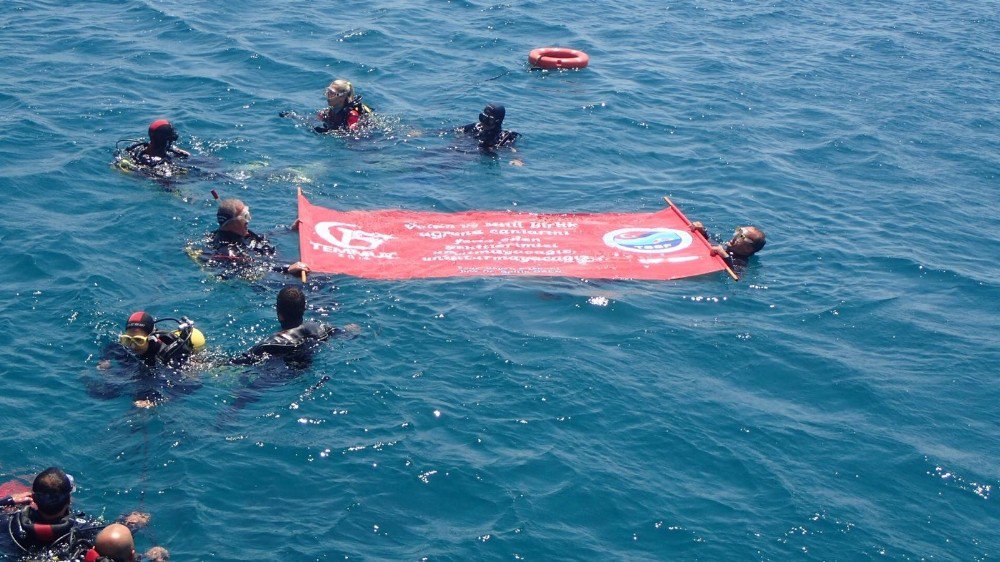 Tssf, 15 Temmuz Demokrasi Zaferi Ve Şehitlerini Denizde Pankart Açarak Andı