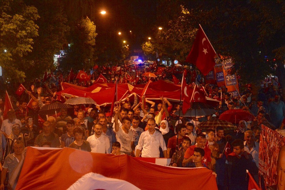 Milli Birlik Yürüyüşü’ne Binler Katıldı