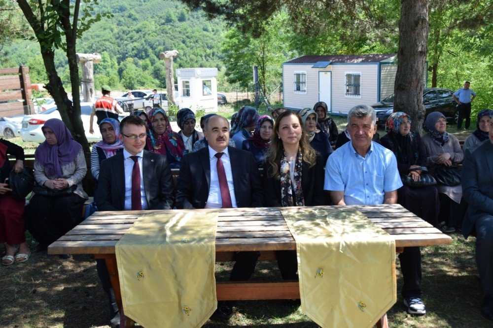 Arı Sütü Eğitimini Tamamlayan Kadınlara Sertifika