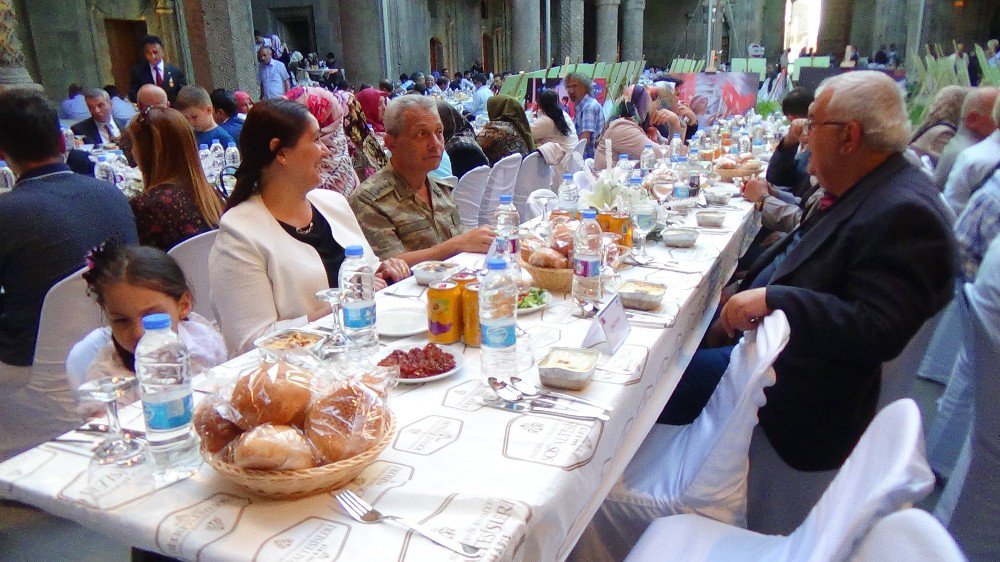 Şehit Aileleri Ve Gaziler Onuruna Yemek Verildi