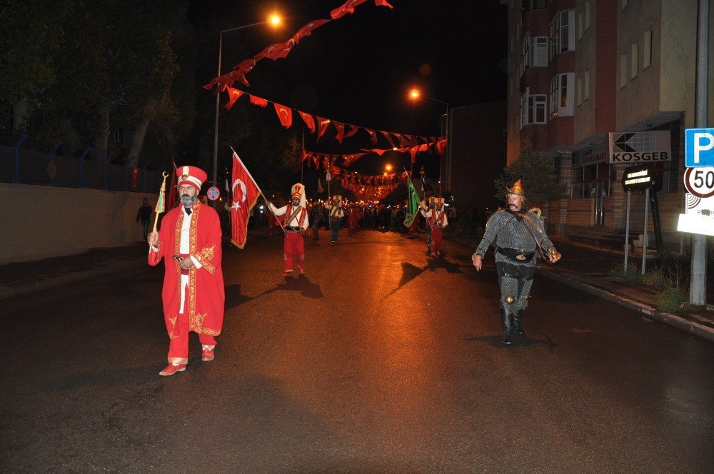 Karslılar 15 Temmuz Şehitlerine Mehter Marşıyla Yürüdü