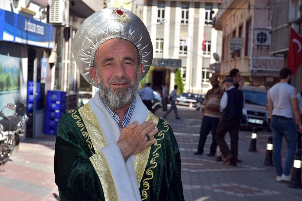 Osmanlı Kıyafeti Giyip Tosya’da 15 Temmuz Törenlerine Katılacak