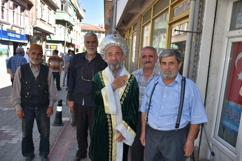 Osmanlı Kıyafeti Giyip Tosya’da 15 Temmuz Törenlerine Katılacak