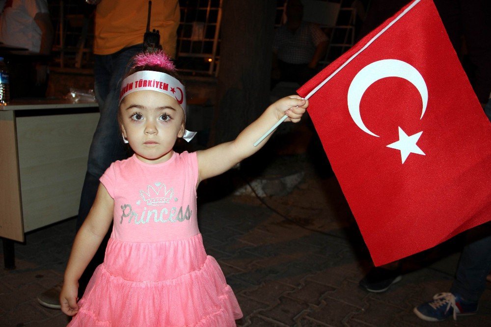 Nevşehir’de Binlerce Vatandaş “Diriliş Meydanında” Toplandı