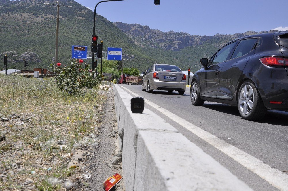 Işık İhlaline Sivil Trafik Polisi Ve Kameralı Denetim