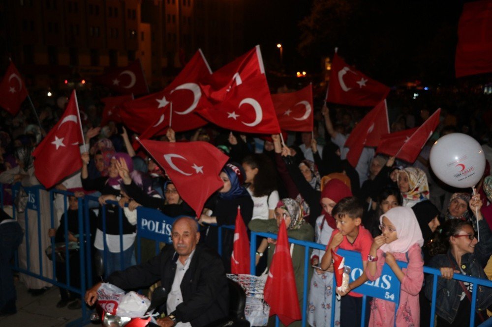 Sakarya’da ‘Demokrasi Nöbeti’ Üçüncü Gününde Devam Etti