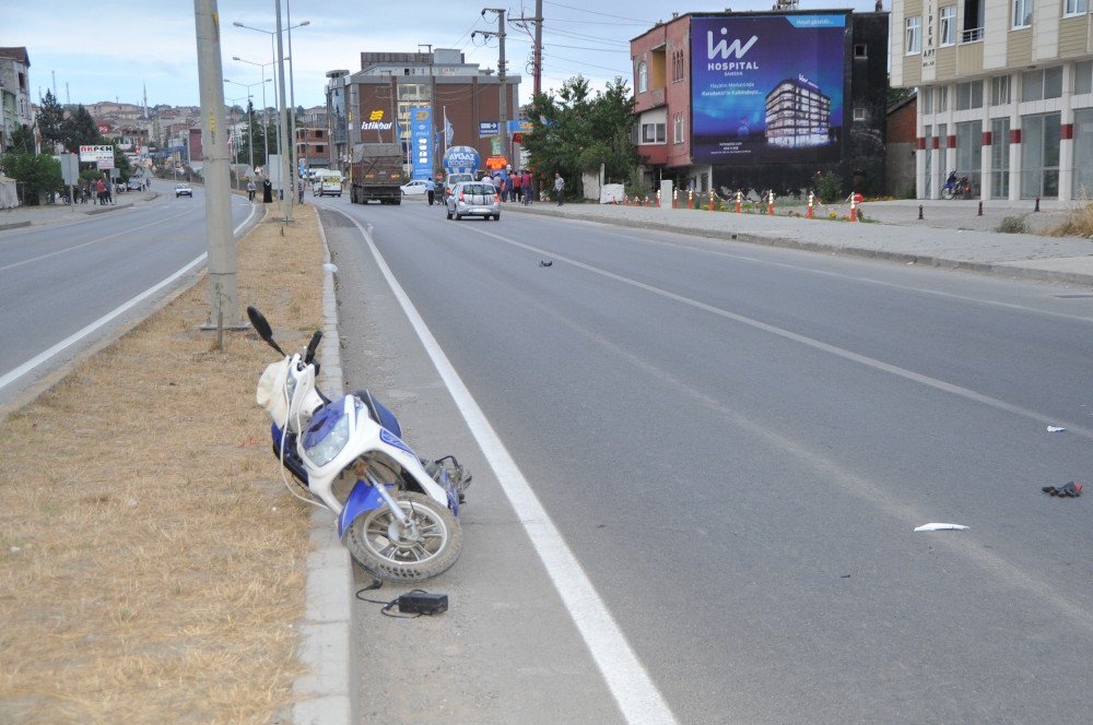 Panelvan Minibüs Elektrikli Bisiklete Çarptı: 1 Ölü