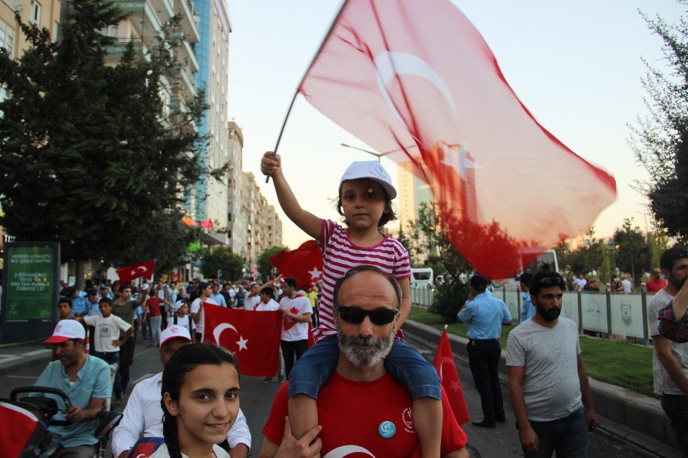 Şanlıurfa’da Milli İradeye Saygı Yürüyüşü