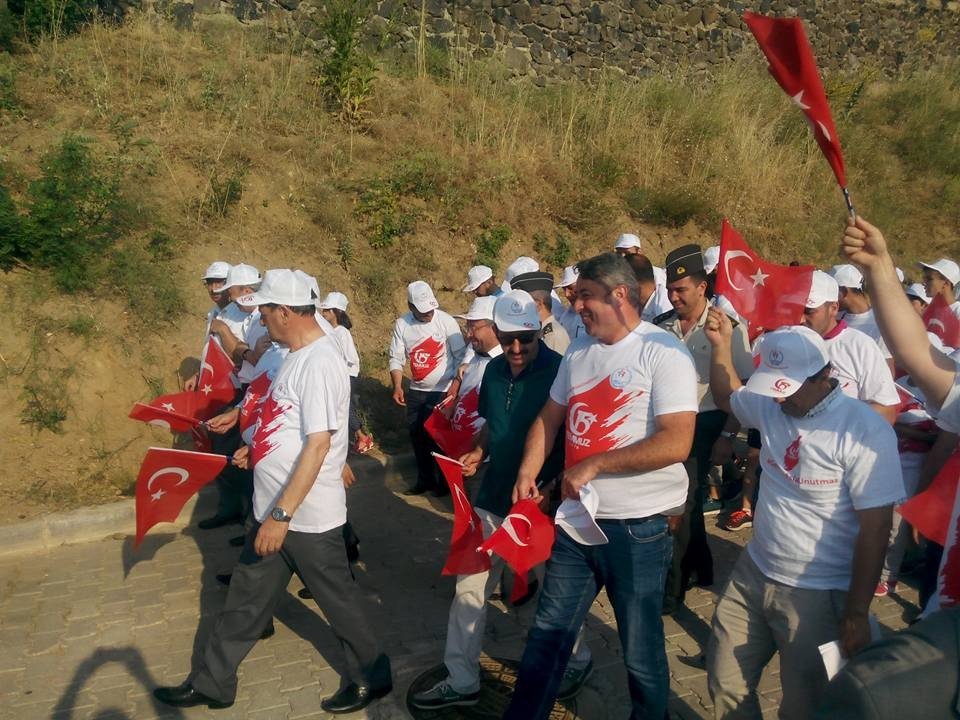 Simav’da ’Demokrasi Ve Özgürlükler Günü’ Yürüyüşü