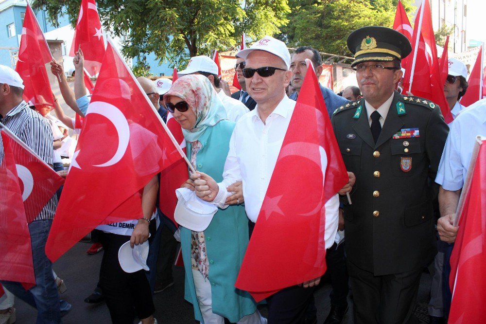 Tekirdağlılar 15 Temmuz Şehitleri İçin Yürüdü