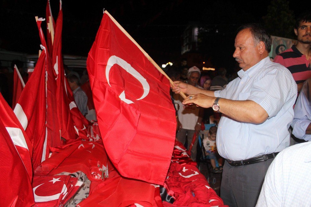 Demokrasi Nöbeti En Çok Onların İşine Yaradı