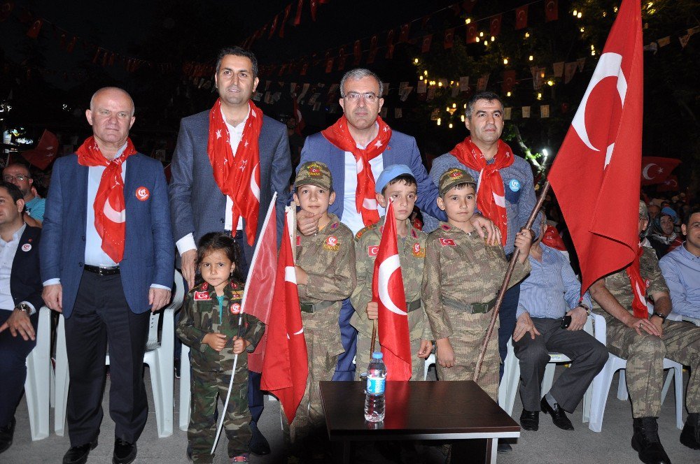 Tokatta Binlerce Vatandaş Demokrasi İçin Yürüdü