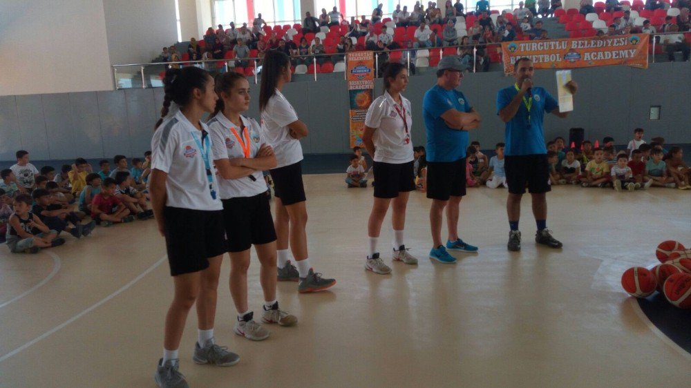 Turgutlu’da Belediyespor Basketbol Akademi’ye Yoğun İlgi