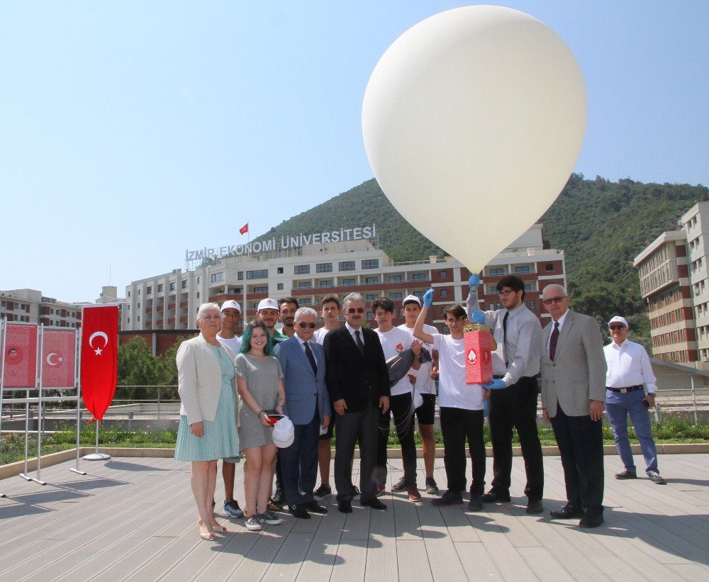 15 Temmuz Şehitleri İçin Yüksek İrtifa Balonu Havalandı