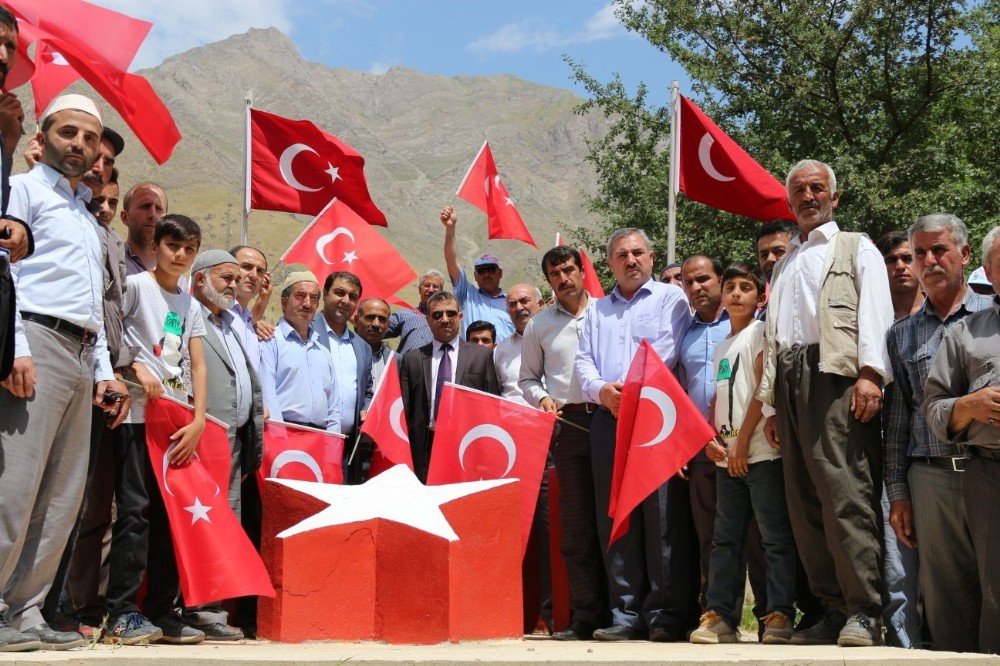 Bahçesaray İlçesinde ‘15 Temmuz’ Yürüyüşü