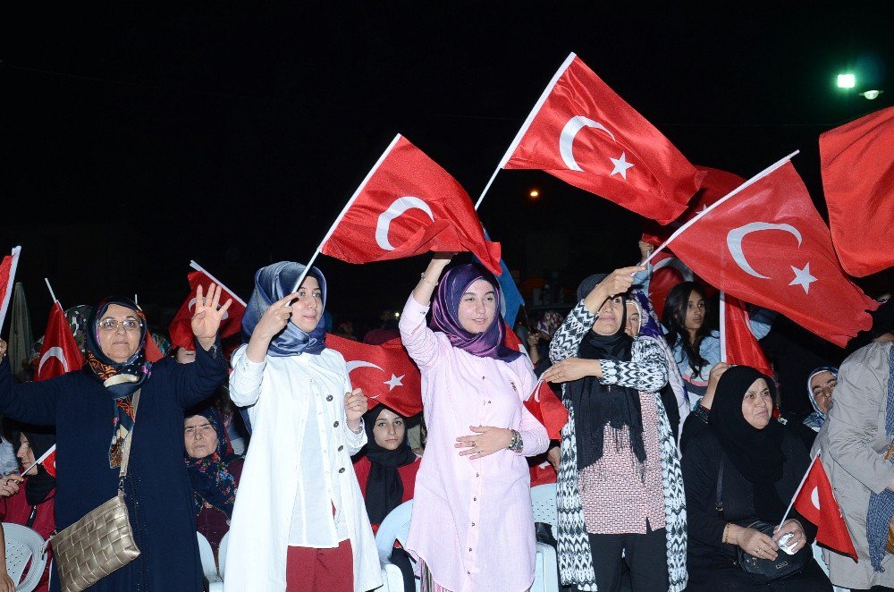 Darende’de 15 Temmuz’da Vatandaşlar Meydanları Doldurdu