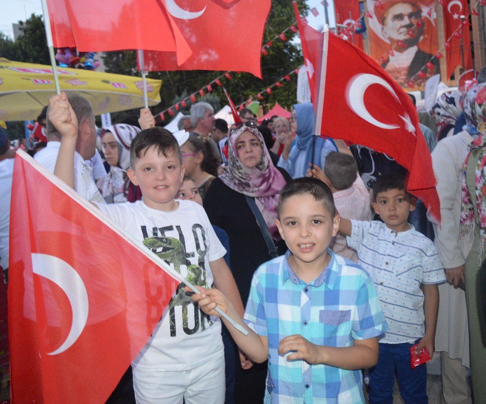 15 Temmuz Demokrasi Ve Milli Birlik Günü Programına Çocuklardan Yoğun İlgi