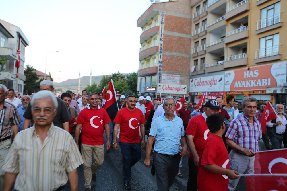 Develi’de 15 Temmuz İçin Anma Yürüyüşü Yapıldı