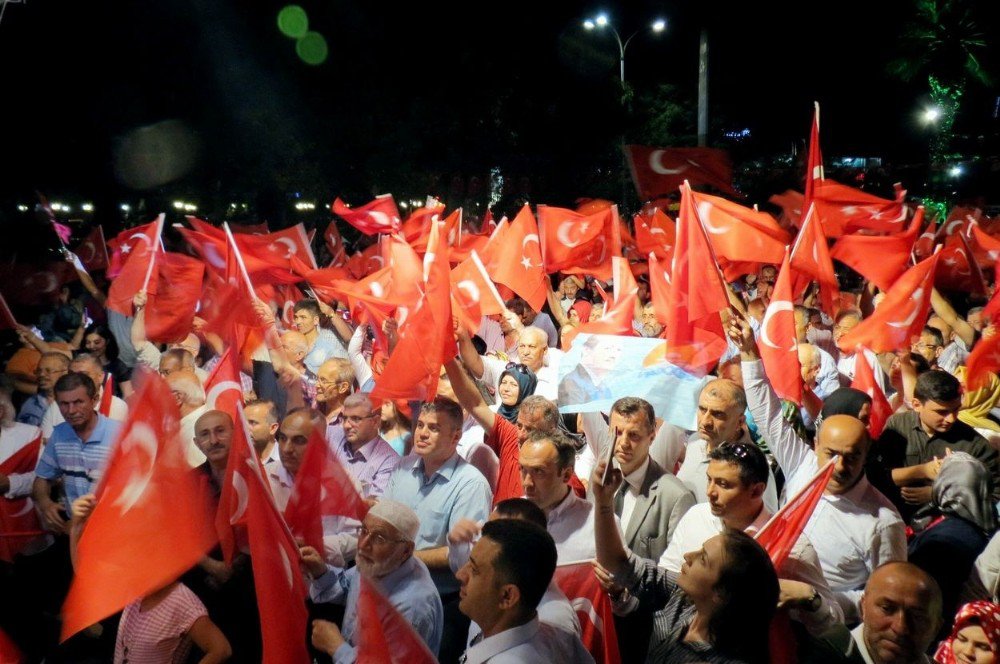 Mudanya Demokrasi Nöbetine Sahip Çıktı