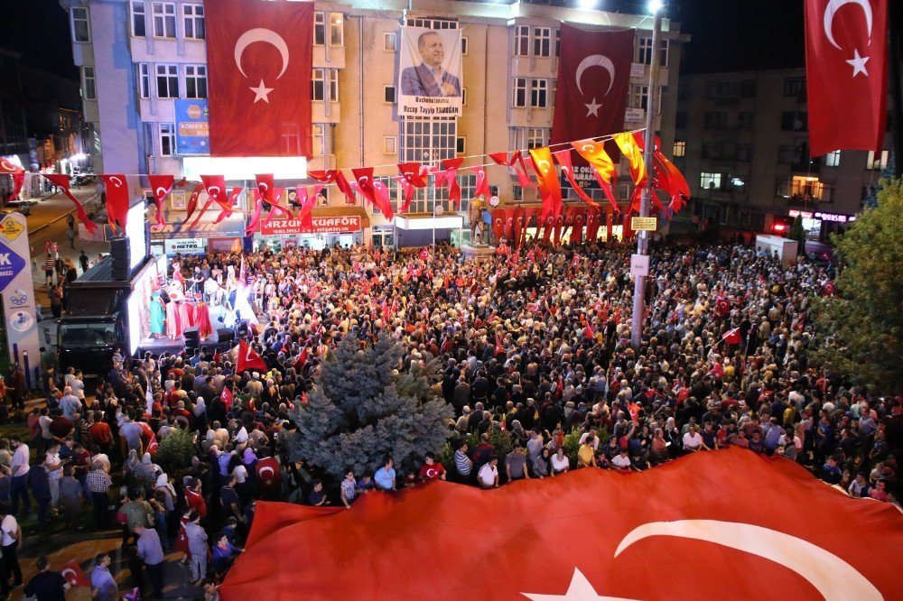 15 Temmuz’un Yıldönümünde Akşehirliler Demokrasi Nöbeti Tuttu