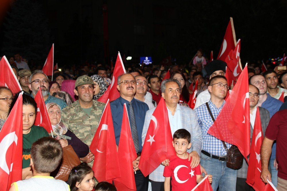 15 Temmuz’un Yıldönümünde Akşehirliler Demokrasi Nöbeti Tuttu