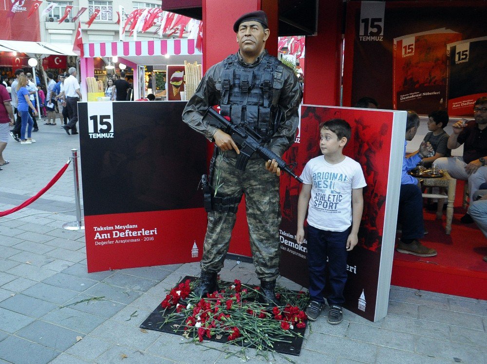 Taksim’de 15 Temmuz Demokrasi Nöbeti