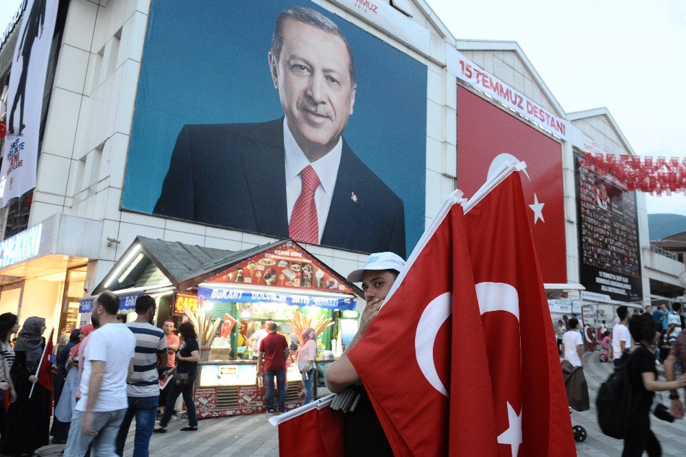 Bursa’da Binler Demokrasi Nöbetinde