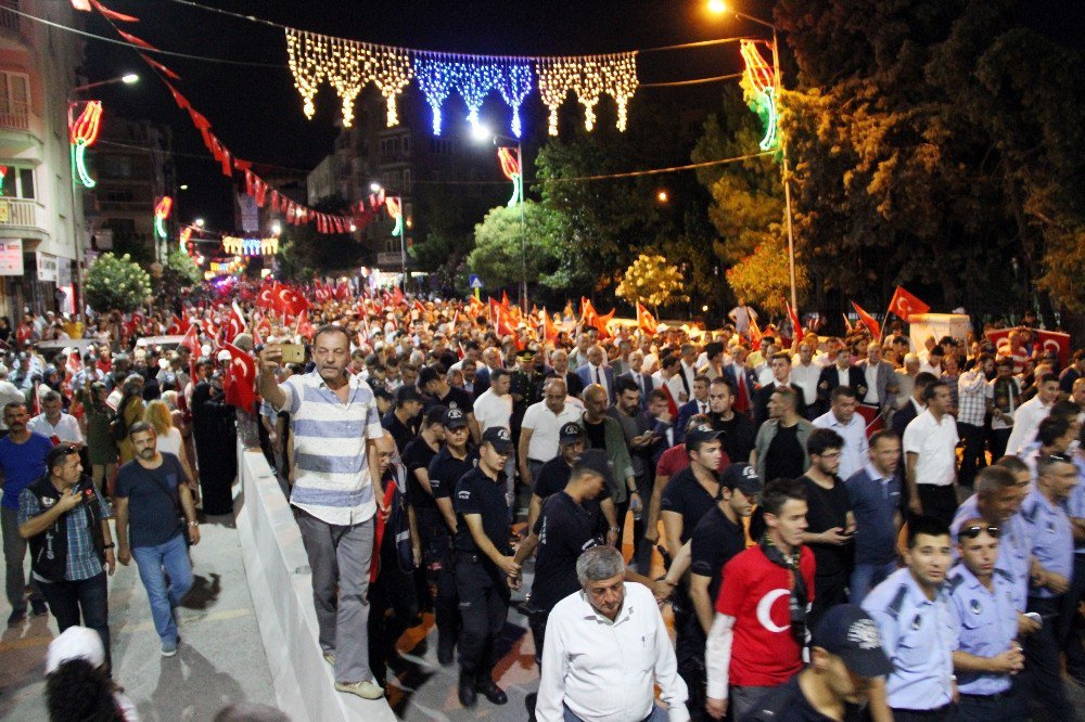 Manisa’da On Binler 15 Temmuz Şehitleri İçin Yürüdü