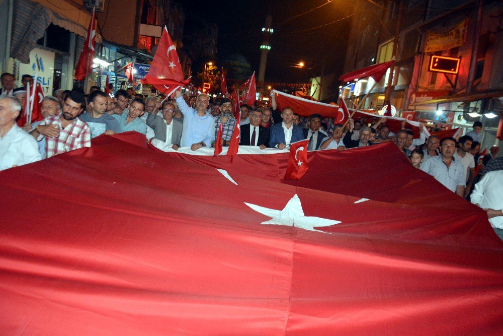 Orhaneli 15 Temmuz Gecesi Binlerce Kişiyle Yine Meydandaydı