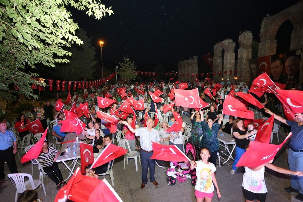 Selçuk 15 Temmuz’da Tek Yürek