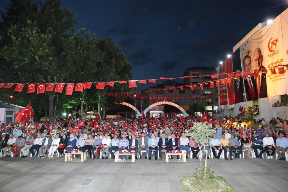 Körfez Demokrasi İçin Ayaktaydı