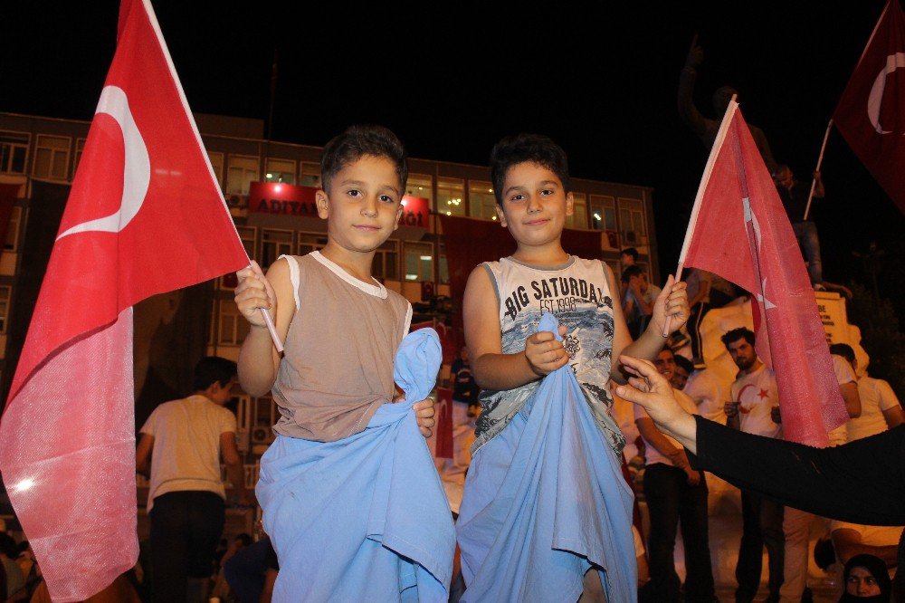 Adıyaman’da Halk 7’den 70’e Meydanlarda