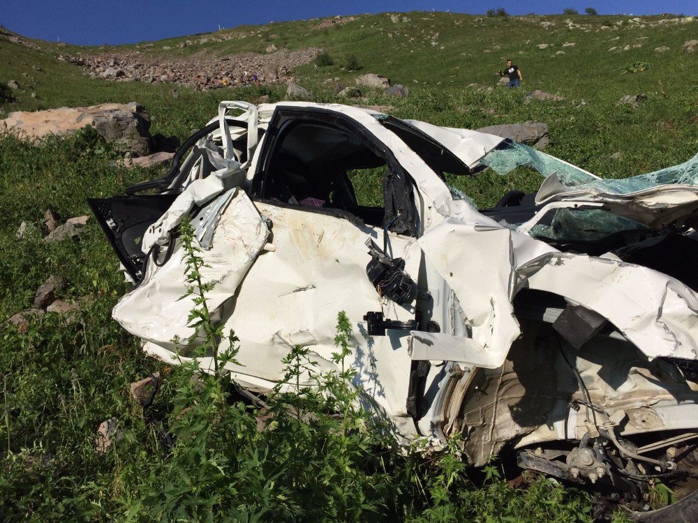 Ardahan’da Otomobil Uçuruma Yuvarlandı: 3 Ölü, 1 Yaralı