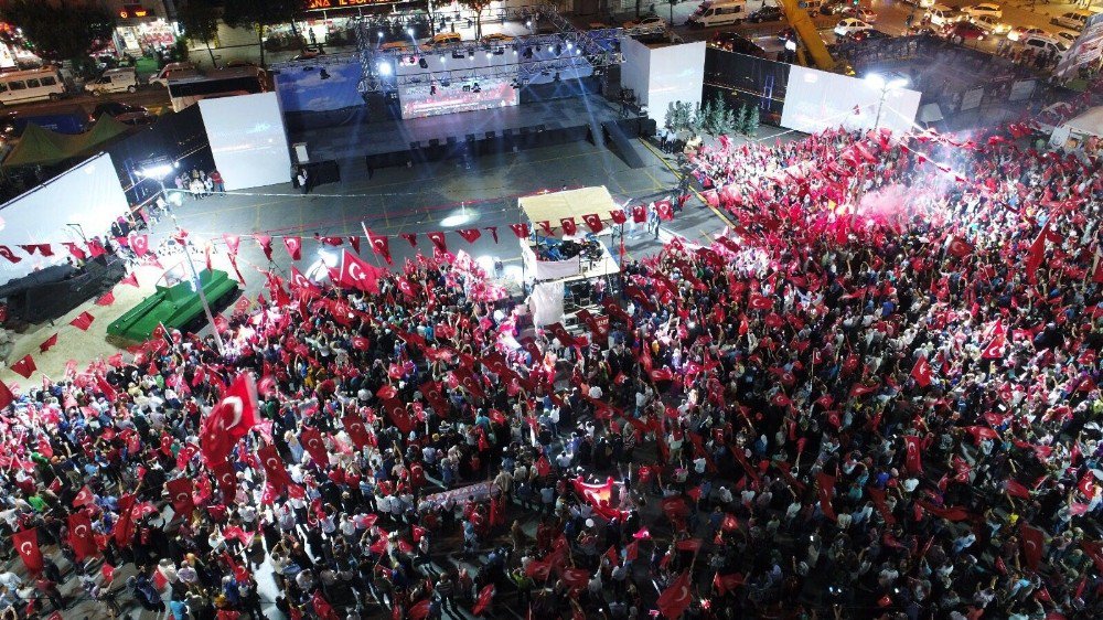 Şehitler Anıtı’nın Açılışı Bağcılar’da Canlı İzletildi