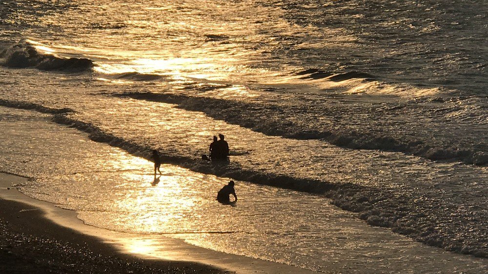 Batı Karadeniz’de Dev Dalgalar Sahilleri Dövüyor