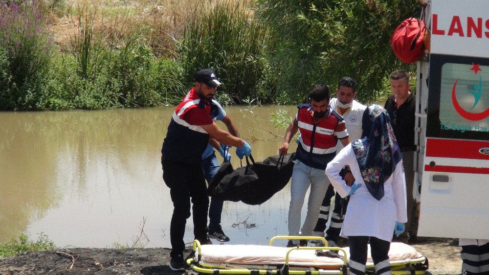 Mağaza Müdürünün Cesedi Çay Kenarında Bulundu