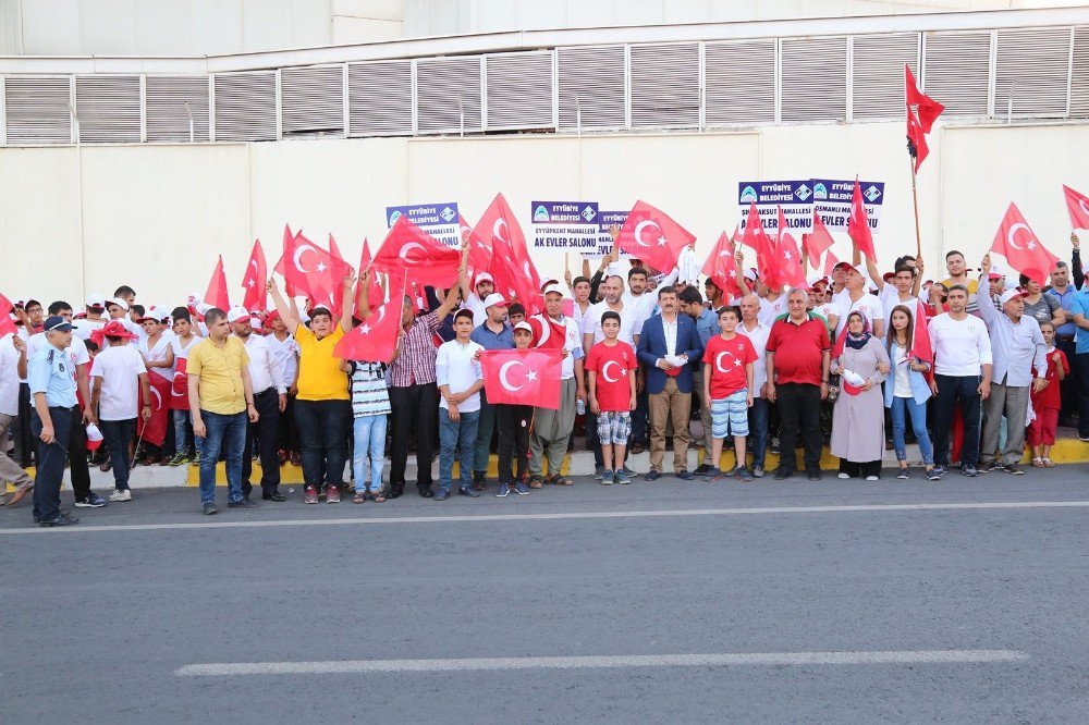 Belediye Başkanı Mehmet Ekinci, Gençlerle Yürüyüşe Katıldı