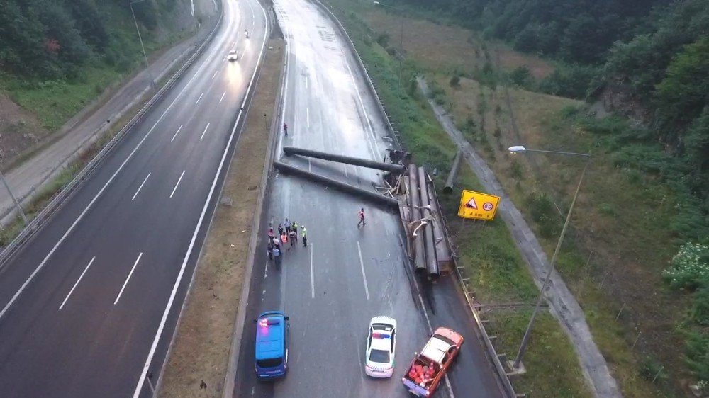 Tem Otoyolu Trafiğe Kapandı